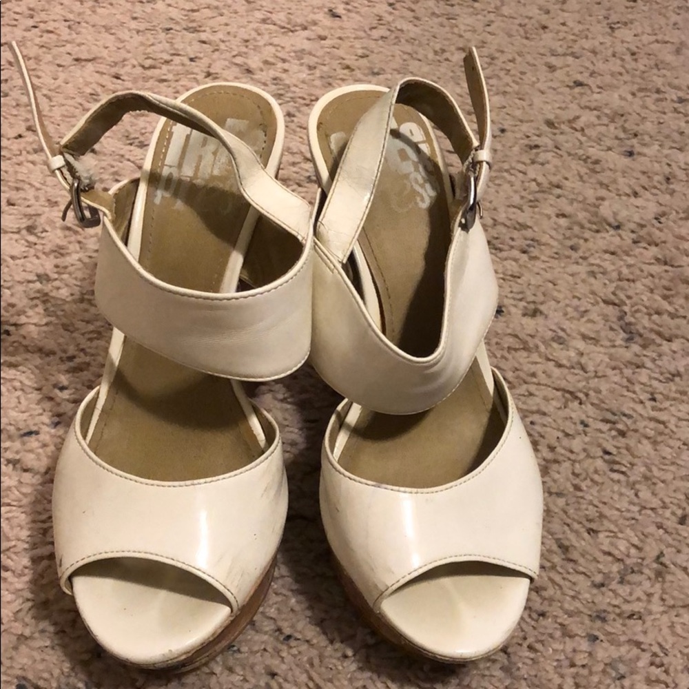 White wedges